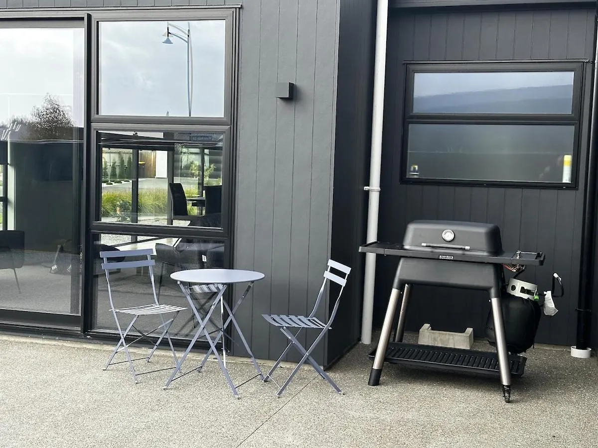 Tranquil New Home With Stunning Hill Views Christchurch Nowa Zelandia