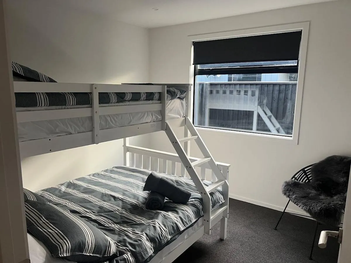 Dom wakacyjny Tranquil New Home With Stunning Hill Views Christchurch Nowa Zelandia