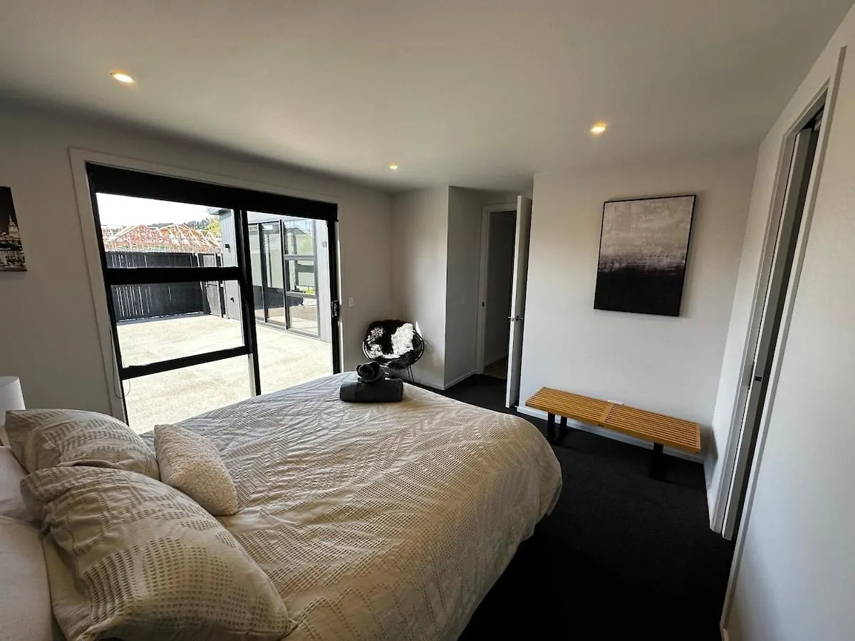 Dom wakacyjny Tranquil New Home With Stunning Hill Views Christchurch